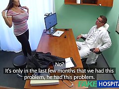 Сиськастая женщина широко раздвинула ноги для своего врача в своем кабинете